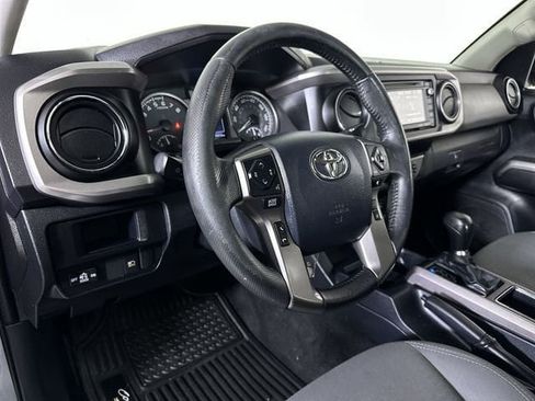 Used 2019 Toyota Tacoma SR5 RWD image 10