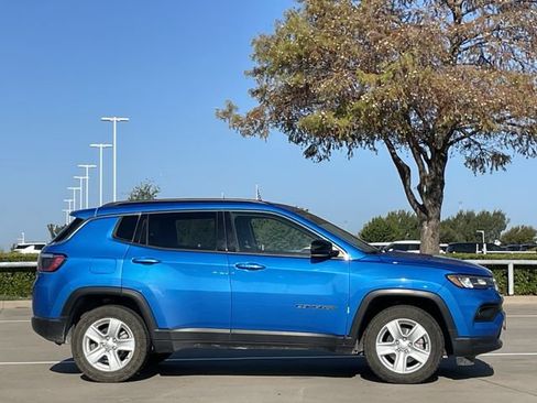 Used 2022 Jeep Compass Latitude AWD/4WD image 3