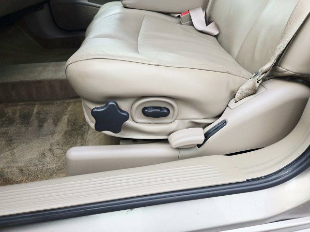 Used 2002 Buick Le Sabre Custom w/ Luxury Pkg FWD image 26