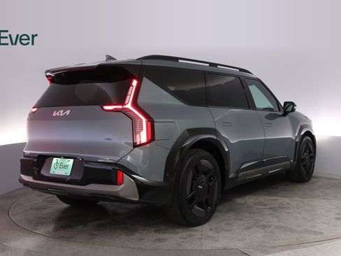 Used 2024 Kia EV9 GT-Line AWD/4WD image 3