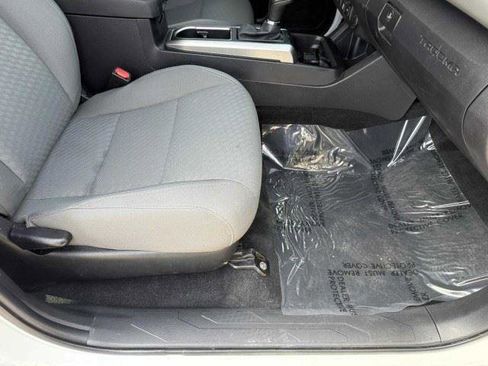 Used 2022 Toyota Tacoma SR5 RWD image 43
