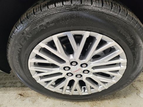 Used 2025 GMC Acadia Denali w/ Super Cruise Package image 4