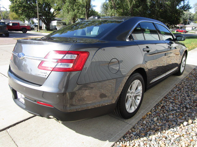 Used 2018 Ford Taurus SEL w/ Equipment Group 201A FWD image 7