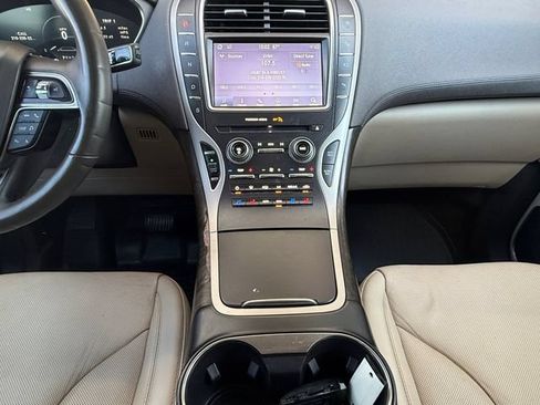 Used 2019 Lincoln Nautilus Reserve FWD image 3