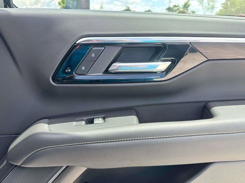Used 2025 Chevrolet Tahoe Premier RWD image 19