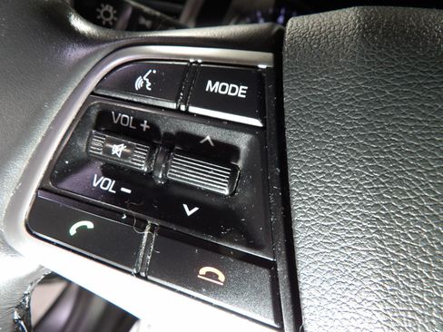 Used 2018 Hyundai Elantra Value Edition FWD image 19