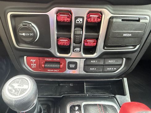 Used 2020 Jeep Wrangler Unlimited Rubicon w/ Steel Bumper Group AWD/4WD image 16