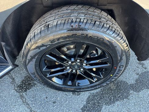 Used 2023 Ford Expedition XLT image 24