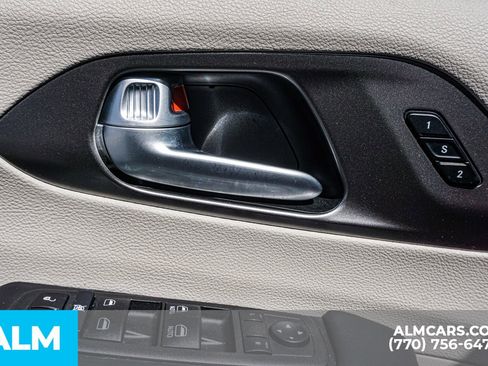 Used 2024 Chrysler Pacifica Touring-L image 56