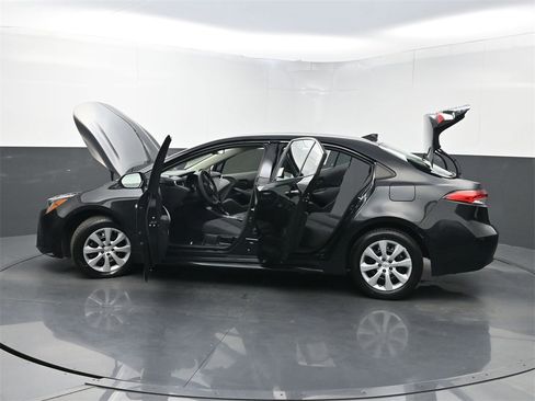 Used 2022 Toyota Corolla LE image 33