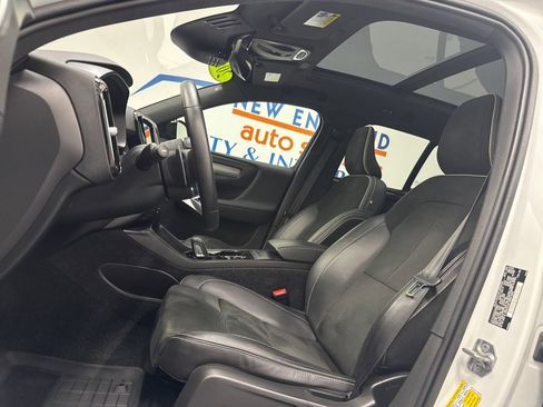 Used 2019 Volvo XC40 T5 R-Design AWD/4WD image 7
