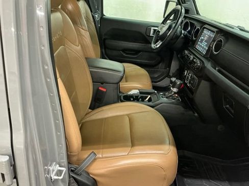 Used 2022 Jeep Wrangler Unlimited Sahara w/ Cold Weather Group AWD/4WD image 22