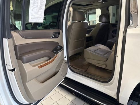 Used 2018 Chevrolet Suburban Premier AWD/4WD image 25