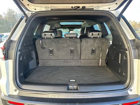 Used 2025 GMC Acadia AT4 w/ Luxury Package image 13