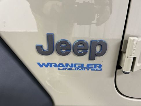 Used 2022 Jeep Wrangler Unlimited Rubicon w/ Cold Weather Group image 32