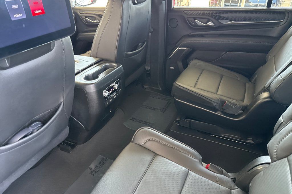 Used 2023 GMC Yukon XL Denali AWD/4WD image 11