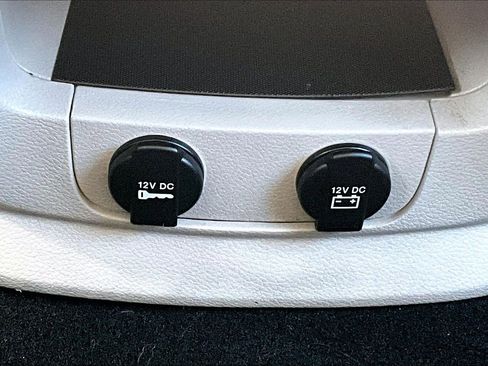 Used 2018 Dodge Grand Caravan SE w/ UConnect Hands-Free Group image 22