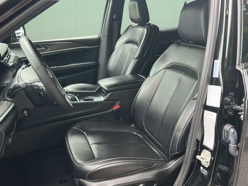 Certified 2024 Jeep Grand Cherokee L Limited w/ Luxury Tech Group II AWD/4WD image 12