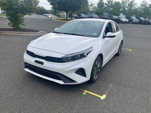 Used 2023 Kia Forte LXS w/ LXS Technology Package FWD image 3