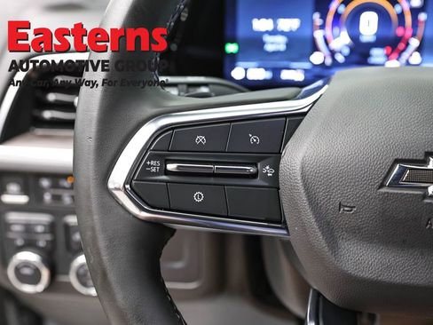 Used 2025 Chevrolet Suburban Z71 image 15