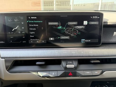 Used 2024 Kia EV9 Wind image 23