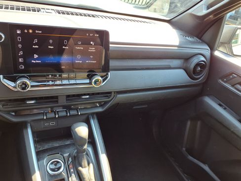 Used 2023 Chevrolet Colorado W/T AWD/4WD image 4