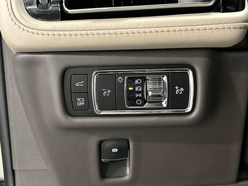 Used 2023 Lincoln Nautilus AWD w/ Premium Package image 21