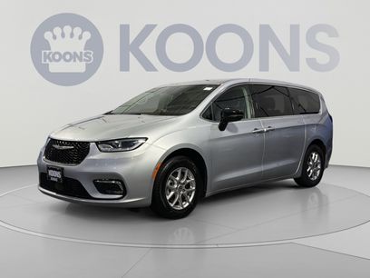 Used 2024 Chrysler Pacifica Touring-L