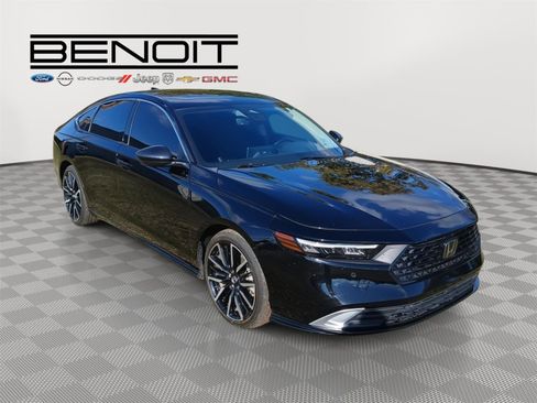 Used 2023 Honda Accord Touring image 3