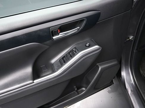 Certified 2023 Toyota Highlander XSE image 24
