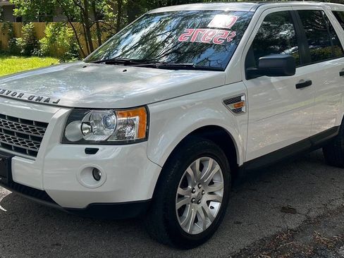 Used 2008 Land Rover LR2 SE image 2