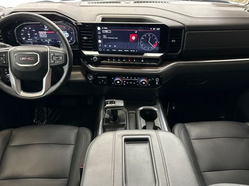 Used 2022 GMC Sierra 1500 Elevation w/ Elevation Premium Package RWD image 16
