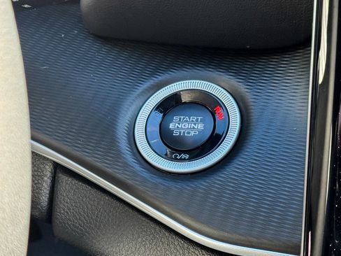 Used 2025 Jeep Grand Cherokee Laredo X image 23