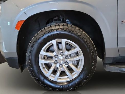 Used 2024 Chevrolet Suburban LT image 11