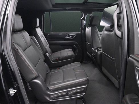 Used 2022 Chevrolet Suburban RST w/ Luxury Package image 19