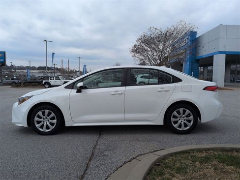 Used 2022 Toyota Corolla LE image 5