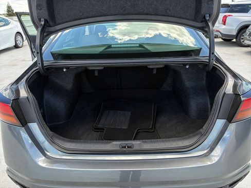 Used 2025 Nissan Altima 2.5 SV FWD image 31