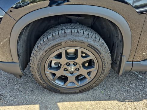 Used 2025 Honda Pilot TrailSport image 24