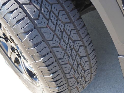 Used 2022 GMC Acadia AT4 w/ Technology Package image 12