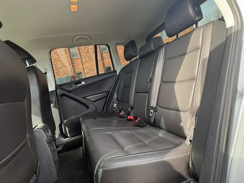 Used 2017 Volkswagen Tiguan S image 23