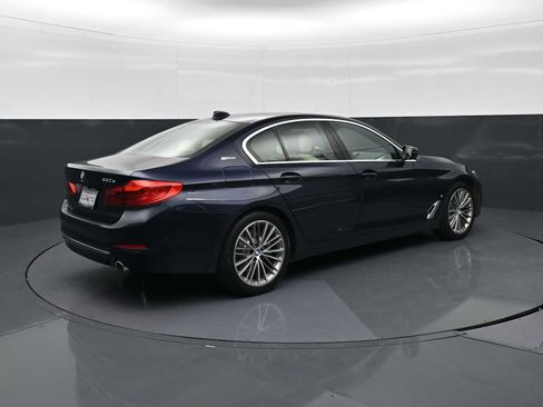 Used 2019 BMW 530e w/ Luxury Package RWD image 5