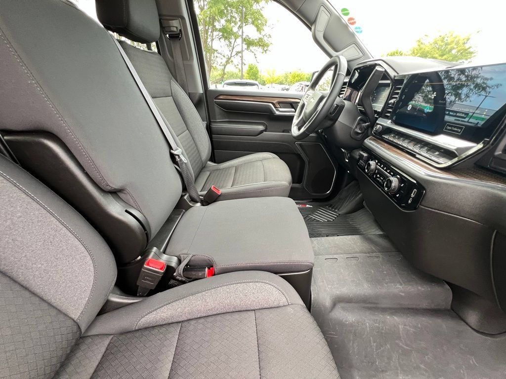 Used 2024 Chevrolet Silverado 1500 LT AWD/4WD image 28
