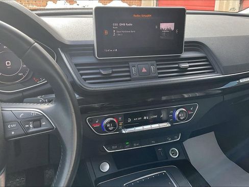 Used 2020 Audi Q5 e Premium w/ Convenience Package image 6