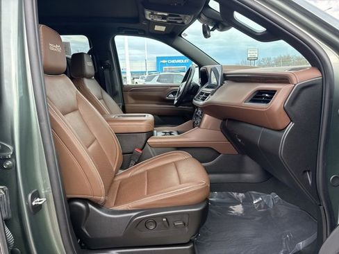 Used 2024 Chevrolet Suburban High Country w/ Advanced Technology Package image 57