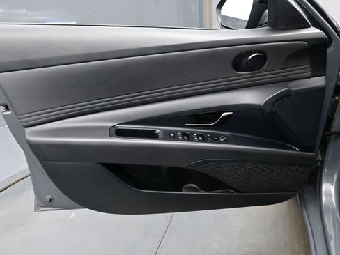 Certified 2025 Hyundai Elantra SEL image 9