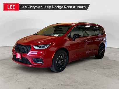 New 2026 Chrysler Pacifica Select