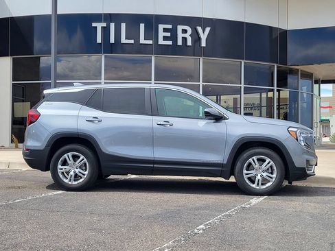 Used 2024 GMC Terrain SLE AWD/4WD image 1