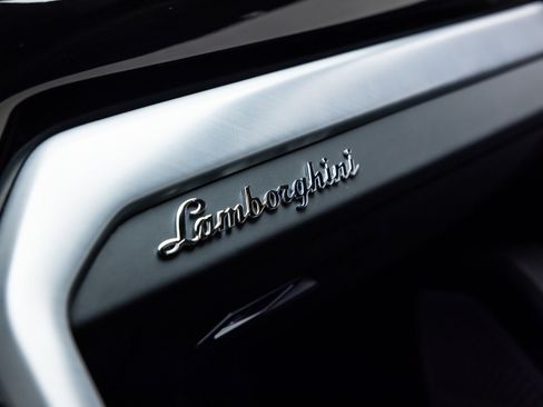 Used 2019 Lamborghini Urus image 48