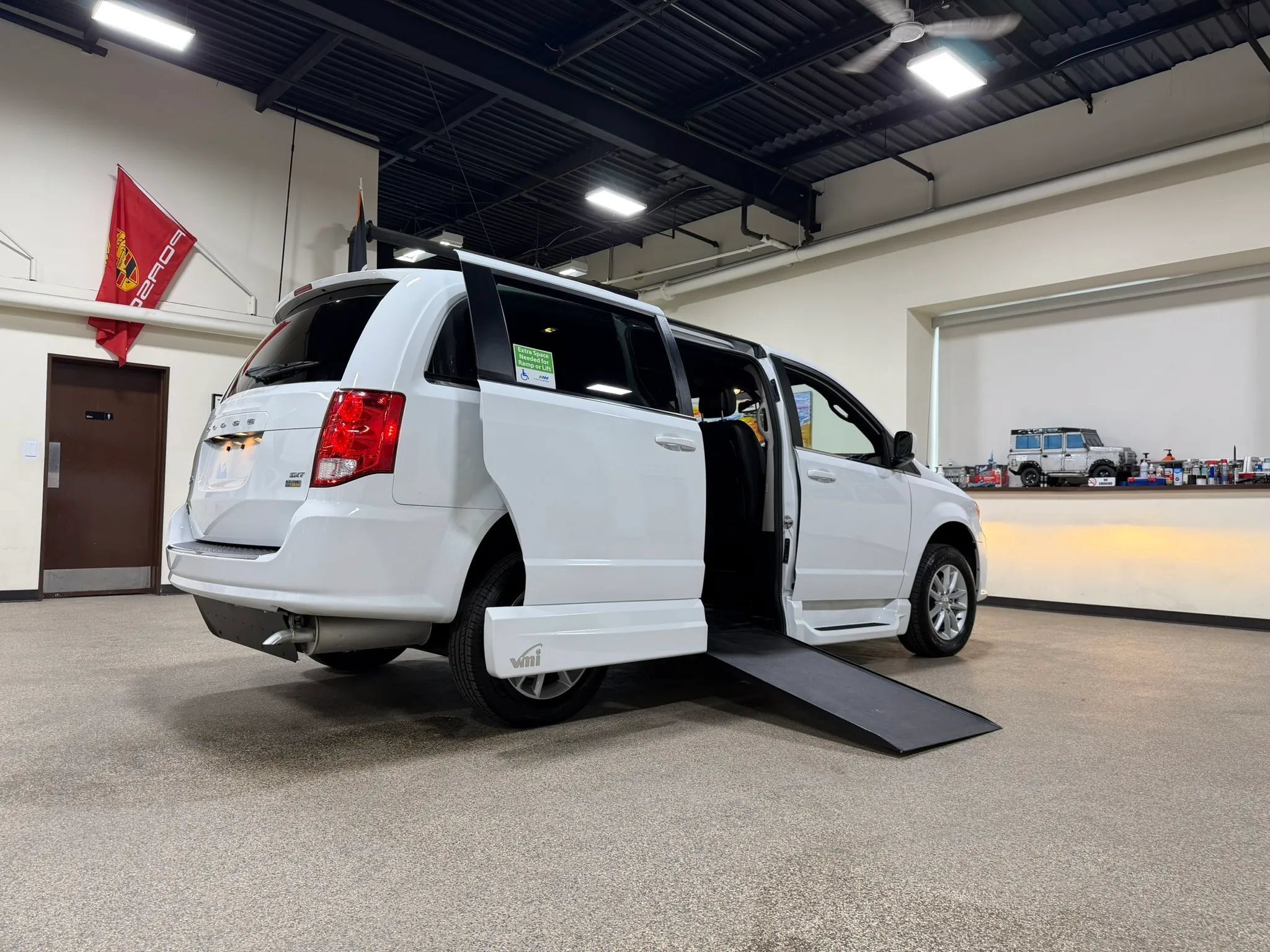 Used 2019 Dodge Grand Caravan SXT FWD image 60