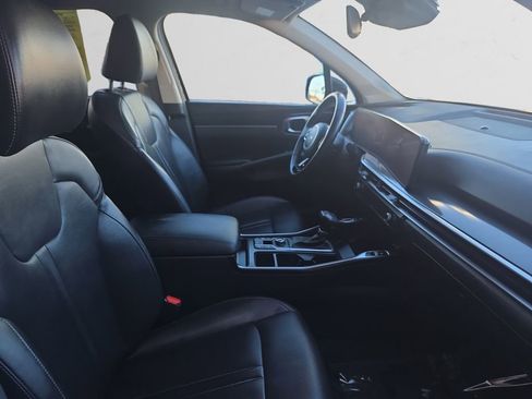 Used 2024 Kia Sorento S image 16